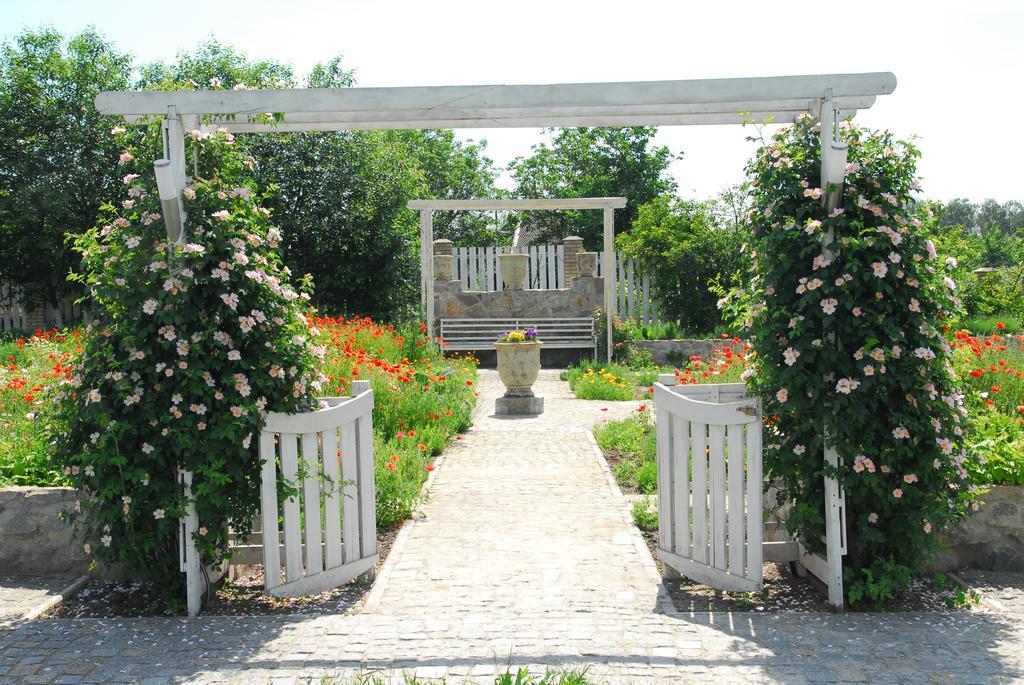 Maison Blanche Ecohousе Mytnitsa Bagian luar foto